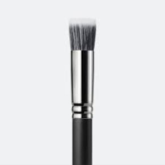MAC 130 Synthetic Short Duo Fibre Brush - Picture 2 of 2